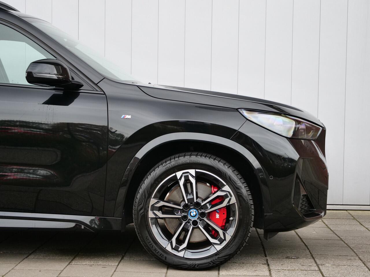 BMW X1 xDrive25e M Sport pakket Pro 245 Pk Automaat Schuifdak / Winterpakket / Harman Kardon
