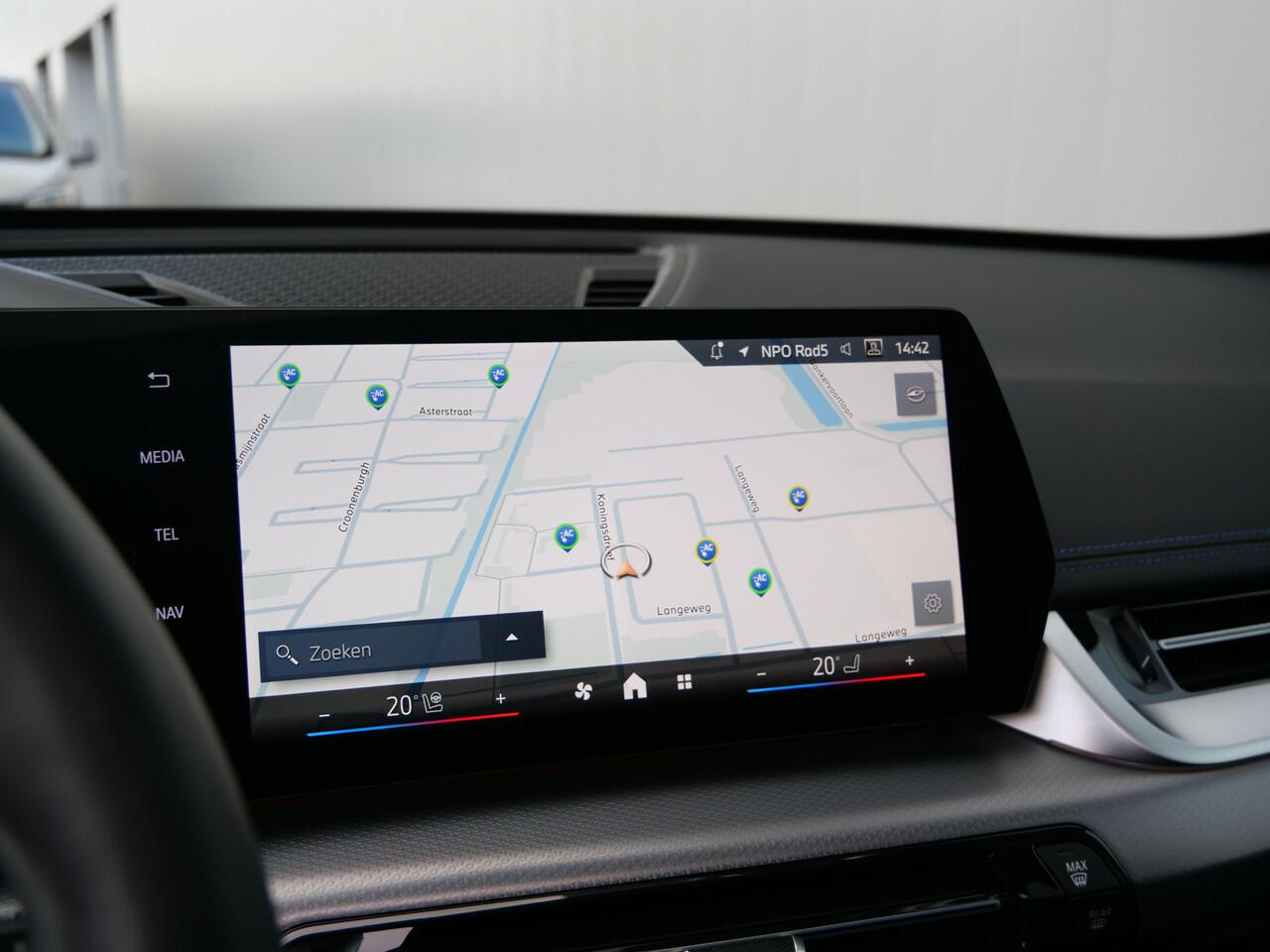 BMW X1 xDrive25e M Sport pakket Pro 245 Pk Automaat Schuifdak / Winterpakket / Harman Kardon