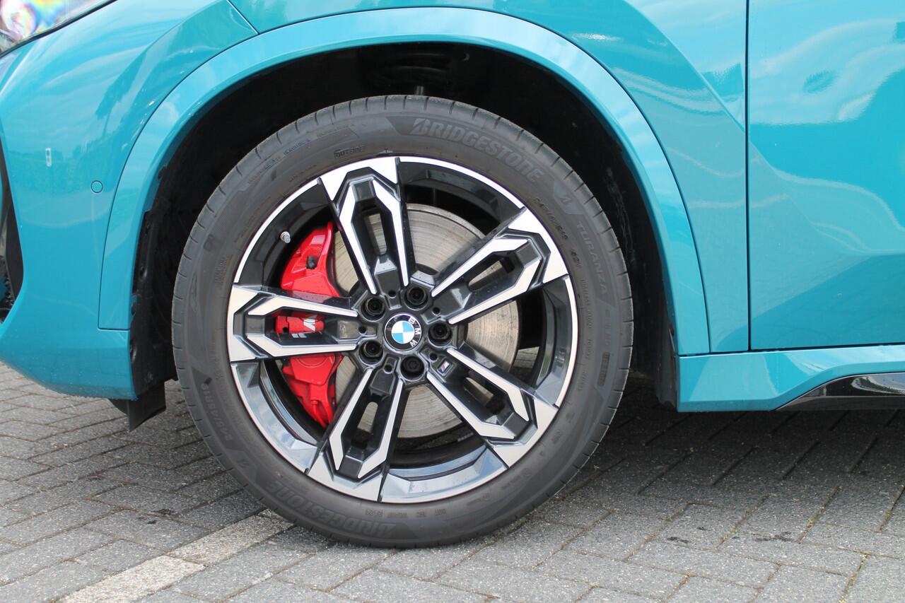 BMW X1 sDrive18i M Sport Automaat / Trekhaak / Sportstoelen / Adaptieve LED / M Adaptief onderstel / Comfort Access / Memory Seats / Stuurverwarming