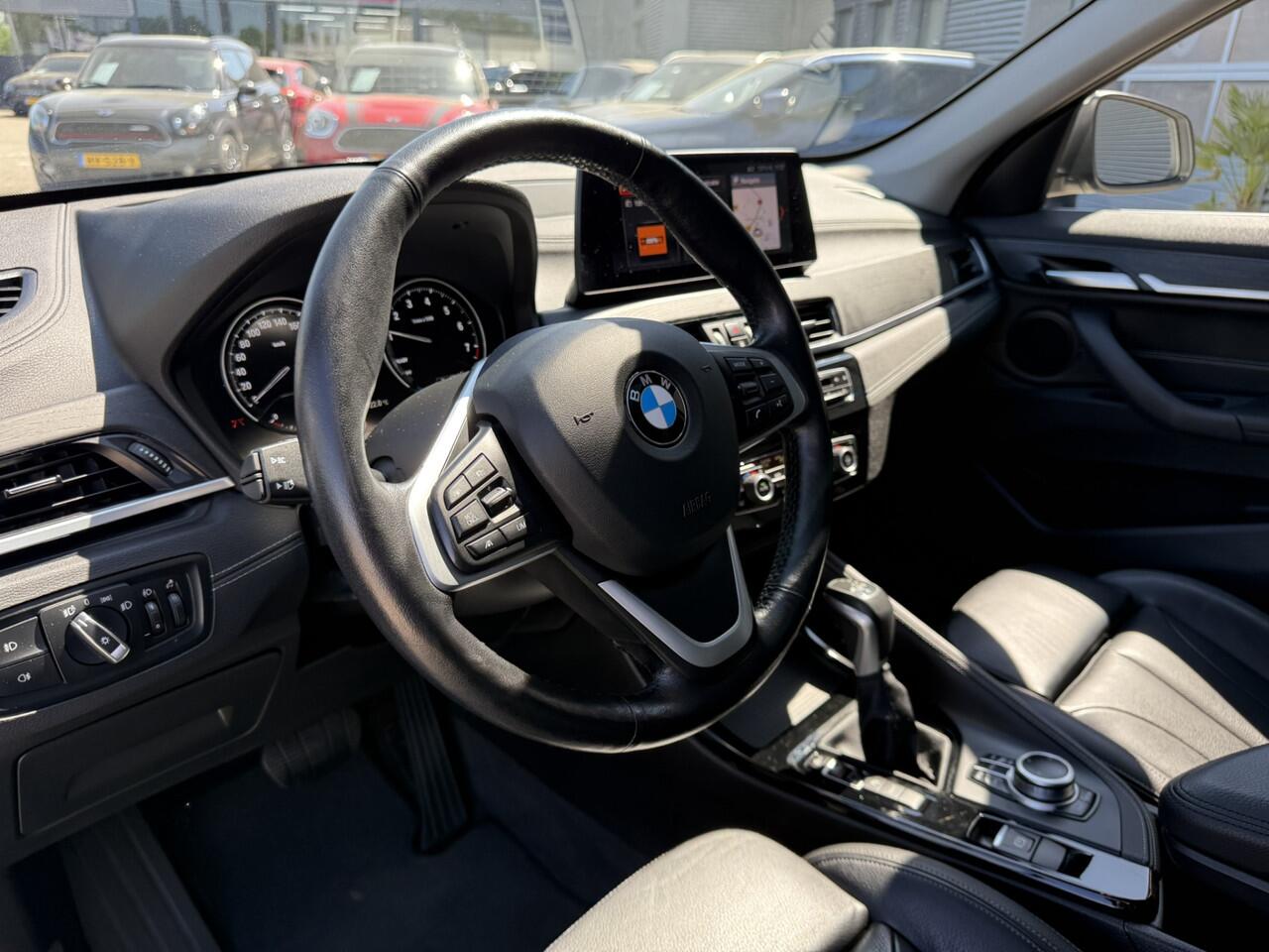 BMW X1 xDrive25e xLine Panoramadak Stuurverwarming Head-Up Display Achteruitrijcamera ACC
