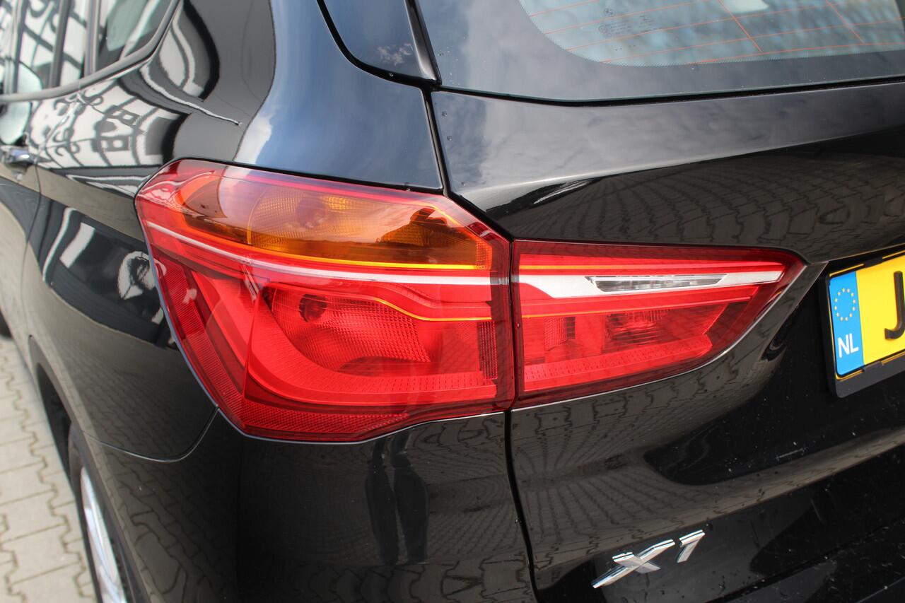 BMW X1 xDrive25e Executive | Incl. 12 maanden garantie | Cruise control | Voorstoelen verwarmd | Climate control | Parkeersensoren voor/achter | DAB | Lichtmetalen velgen | Airco | Bluetooth | Navigatie | Achteruitrijcamera