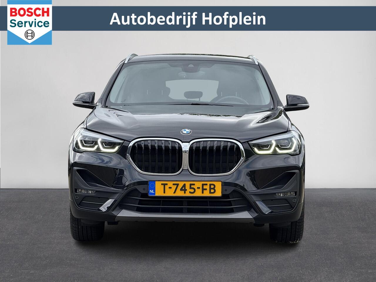 BMW X1 sDrive18iA High Executive | Cruise Control | Camera | Navigatie | Stoelverwarming | LM-Velgen | Climate Control | Elektrisch bedienbare Achterklep | Parkeer Sensoren voor en achter | LED Verlichting