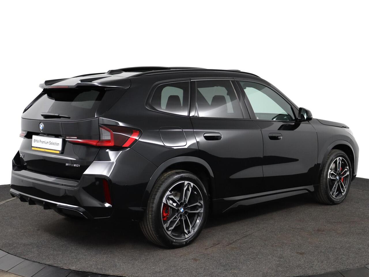 BMW X1 sDrive20i M Sportpakket Pro | Trekhaak | Panoramadak | Driving Assistant Plus | Harman-Kardon | Comfort Access