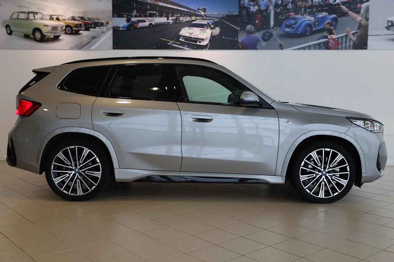 BMW X1 xDrive30e | M Sportpakket | Panorama Dak | Head-Up Display | Voorstoelen Verwarmd