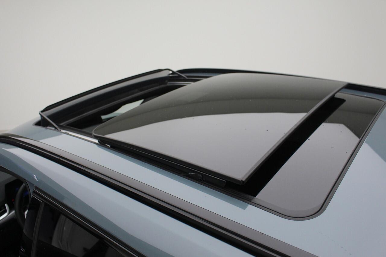 BMW X1 xDrive25e M-Sport | Panorama | Voorbereiding Driving Assistant Plus | Trekhaak | Camera