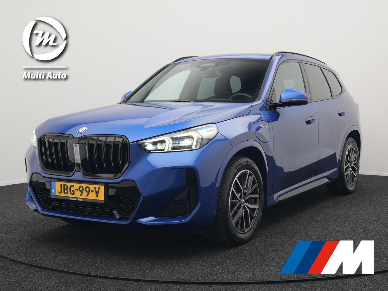 BMW X1 xDrive30e M Sport Plug In Hybrid 327pk PHEV | Head Up | Adaptive Cruise | M Sportstuur | 360 Camera | Harman Kardon | VOLLederen Sportstoelen Massage & Memory | Apple Carplay | Navigatie| Virtual | DAB |