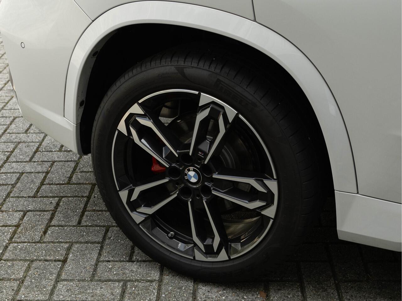 BMW X1 sDrive18i M-Sport Pro - Pano - Trekhaak - Driving Ass Plus - Harman Kardon