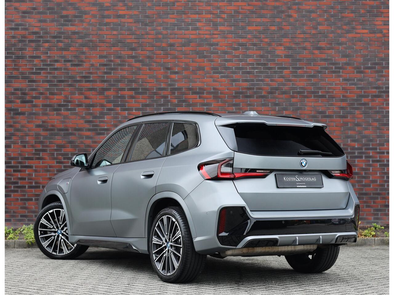 BMW X1 30e xDrive | M Sport Pro - Pano - H&K