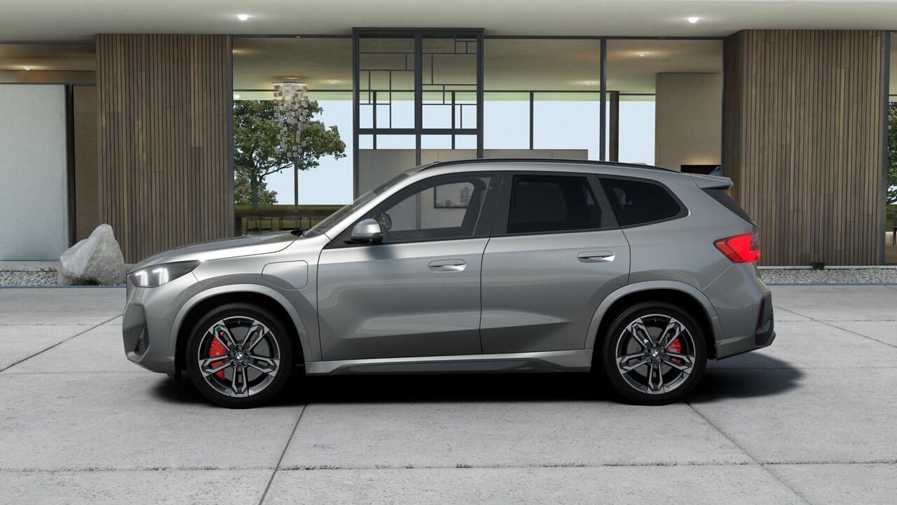 BMW X1 xDrive30e High Executive M Sport Automaat / Trekhaak / Sportstoelen / Adaptieve LED / M Adaptief onderstel / Parking Assistant Plus / Head-Up / Comfort Access