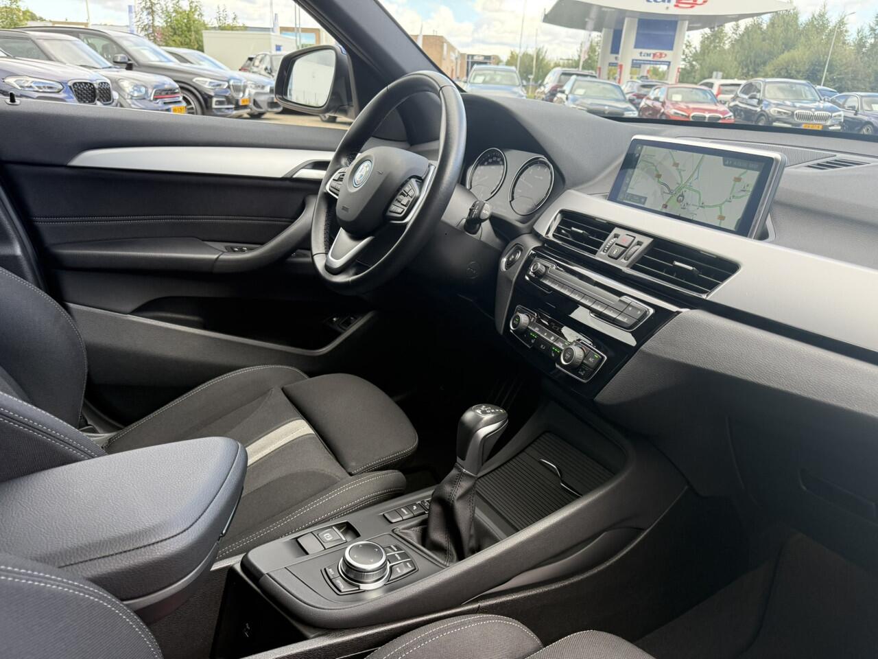 BMW X1 xDrive 25e Advantage Panoramadak Trekhaak LED Achteruitrijcamera Navi Pro HiFi-speakersysteem DAB