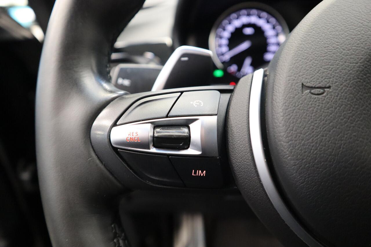 BMW X1 sDrive20i High Executive M-sport Panoramadak PDC Trekhaak NAP Head-Up 24 maanden garantie mogelijk (*vraag naar de voorwaarden)