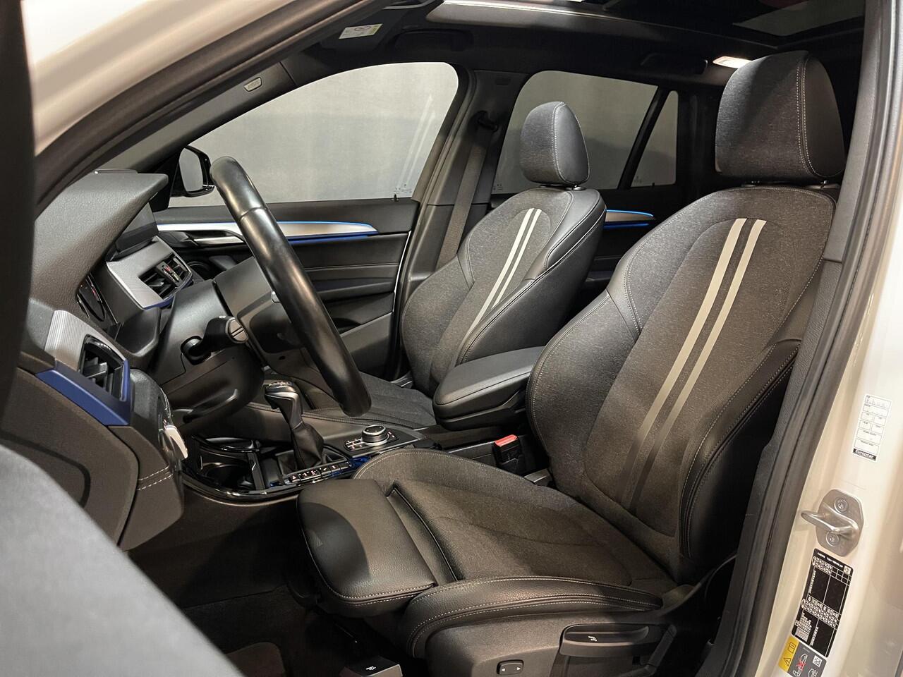 BMW X1 xDrive25e High Executive M Sport 18"/Panoramadak/Head-up/Adaptieve cruise/Sportstoelen/Stoelverwarming/Camera/LED/Keyless/PDC v+a