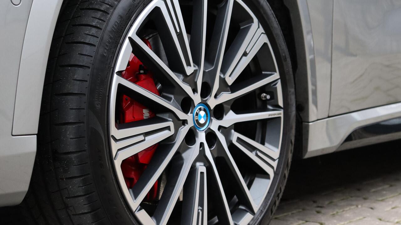 BMW X1 xDrive30e M-Sport Pro | Massage | Harman/Kardon | Panoramadak | Head-up | Trekhaak