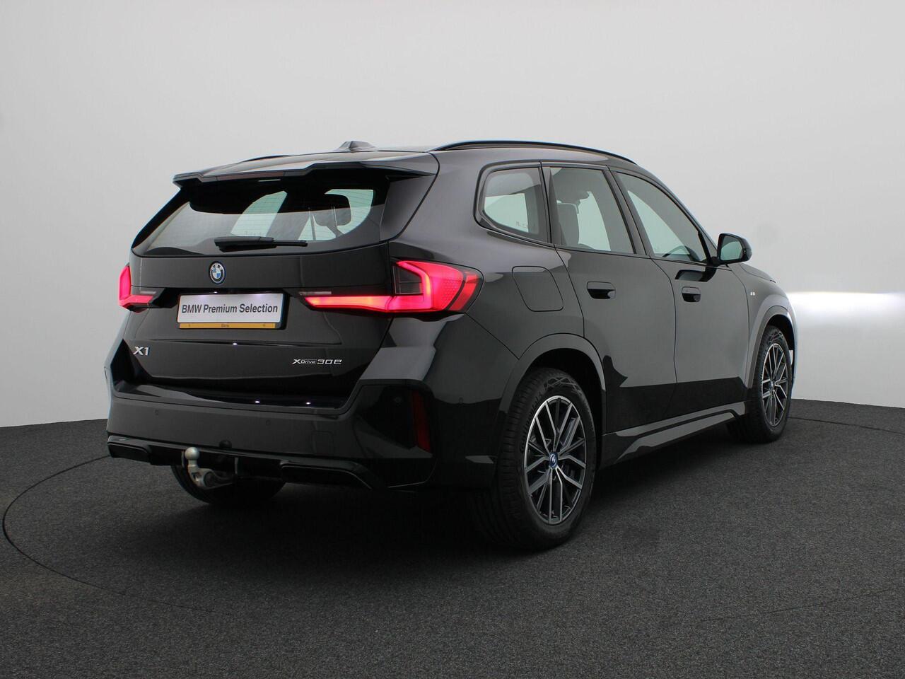 BMW X1 xDrive30e M Sportpakket | Premium Pack | Adaptief M Onderstel | Comfort Access | Trekhaak | Driving Assistant Plus | 18''