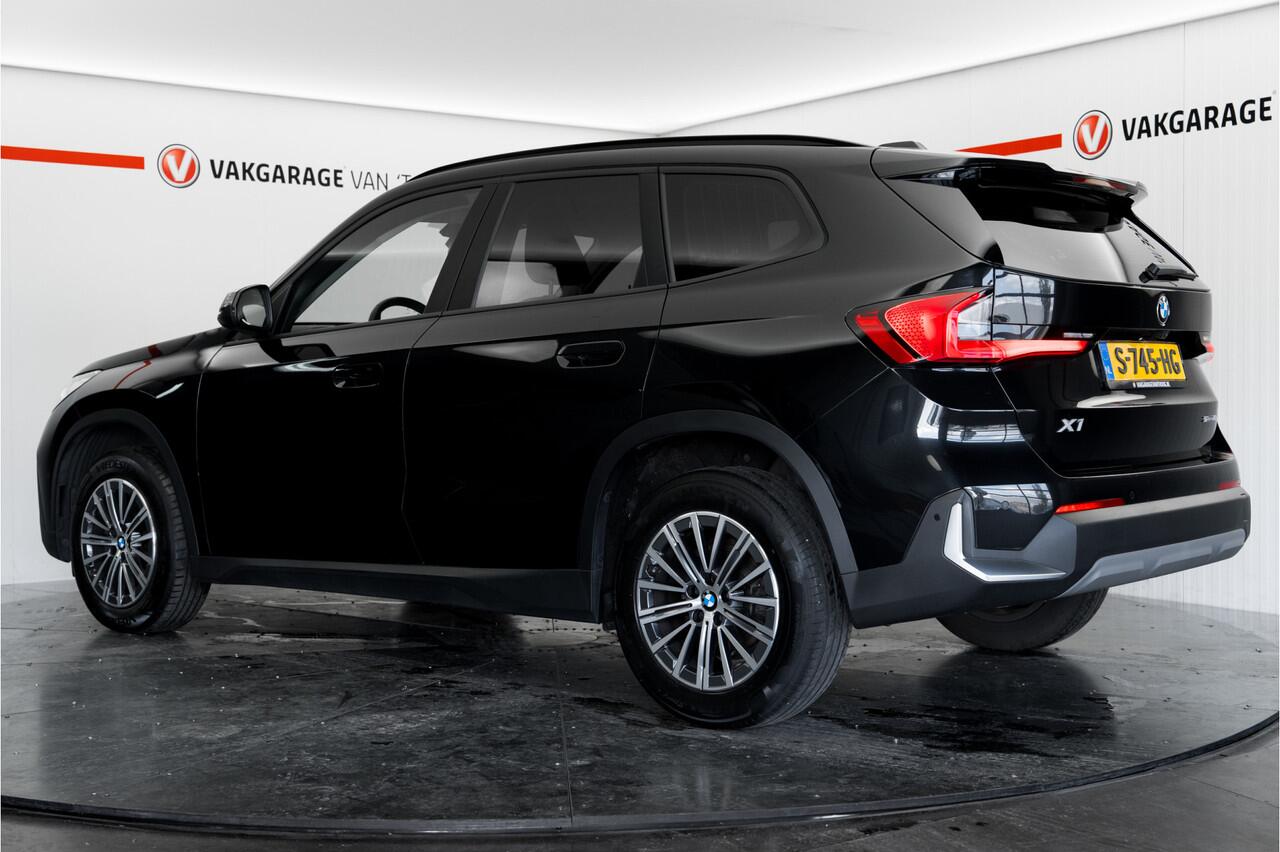 BMW X1 sDrive18i Nw model Leder Camera Sfeerverlichting