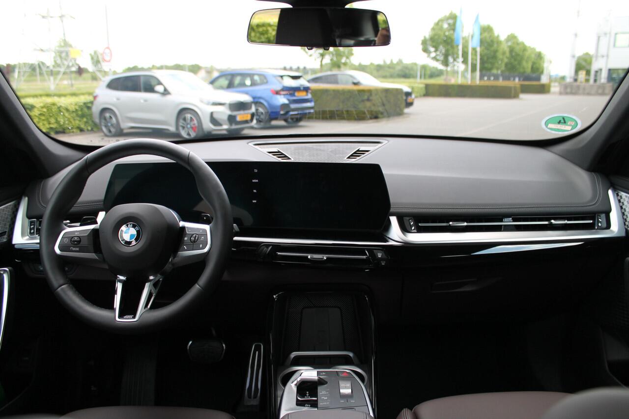 BMW X1 sDrive18i M Sport Automaat / Trekhaak / Sportstoelen / Adaptieve LED / M Adaptief onderstel / Comfort Access / Memory Seats / Stuurverwarming
