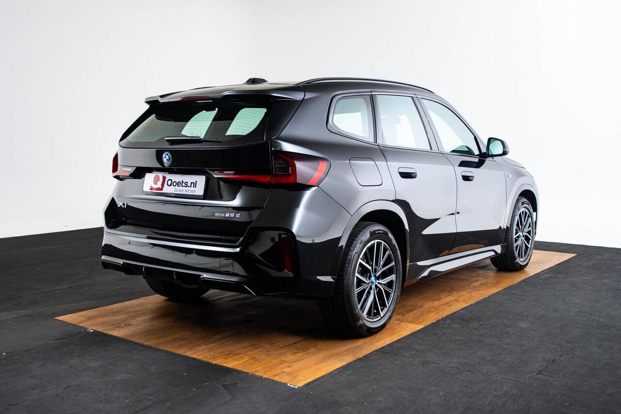 BMW X1 xDrive25e M Sport - Elektrisch verwarmde voorstoelen - Sportstoelen - Comfort Access Driving Assistant Plus - Grootlichtassistent - Adaptief M Onderstel - Automatisch dimmende binnenspiegel -