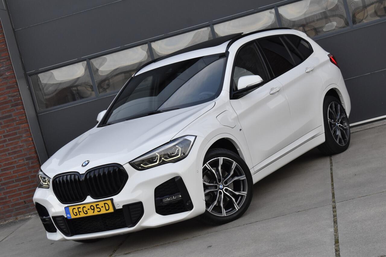 BMW X1 xDrive25e Executive Edition M-pakket Pano - CarPlay - Cruise - Trekhaak