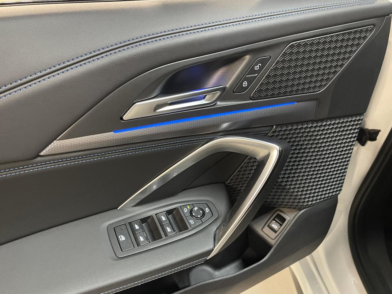 BMW X1 sDrive18i M Sport Shadow Line 18"/Sportstoelen/Adaptieve cruise/Keyless/Stoelverwarming/Camera/Elektrisch klep