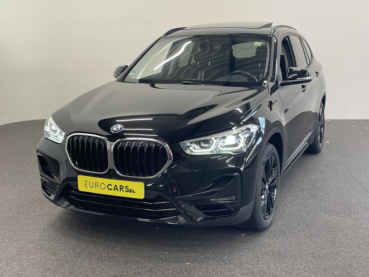 BMW X1 xDrive25e SportLine Aut PHEV Pano dak HiFi system Verwarmbare stoelen Sport stoelen navi Carplay PDC V+A Elektrische achterklep Full Led