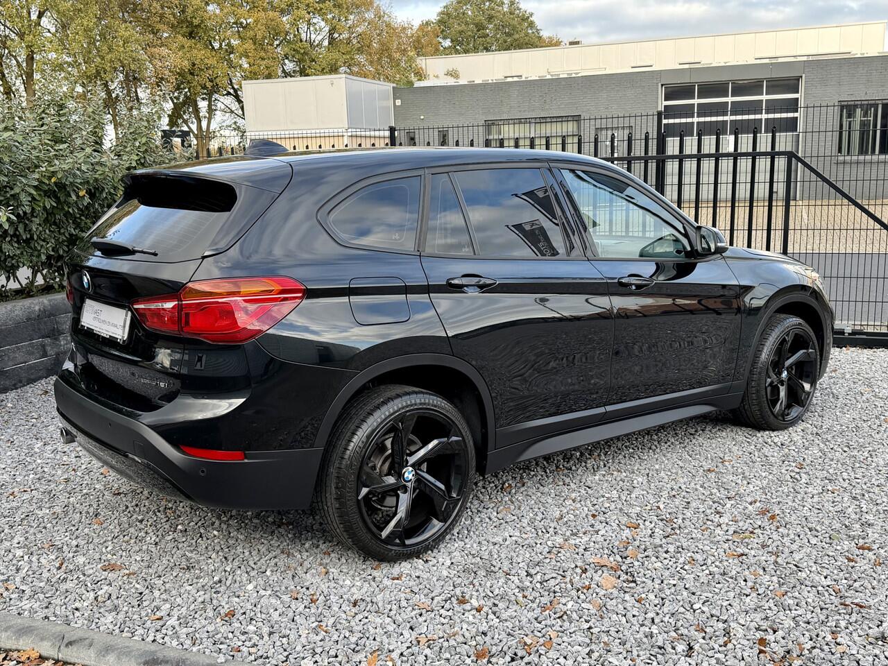 BMW X1 sDrive18i Exe Aut Nav|Cruis|PDC|LED Zwart