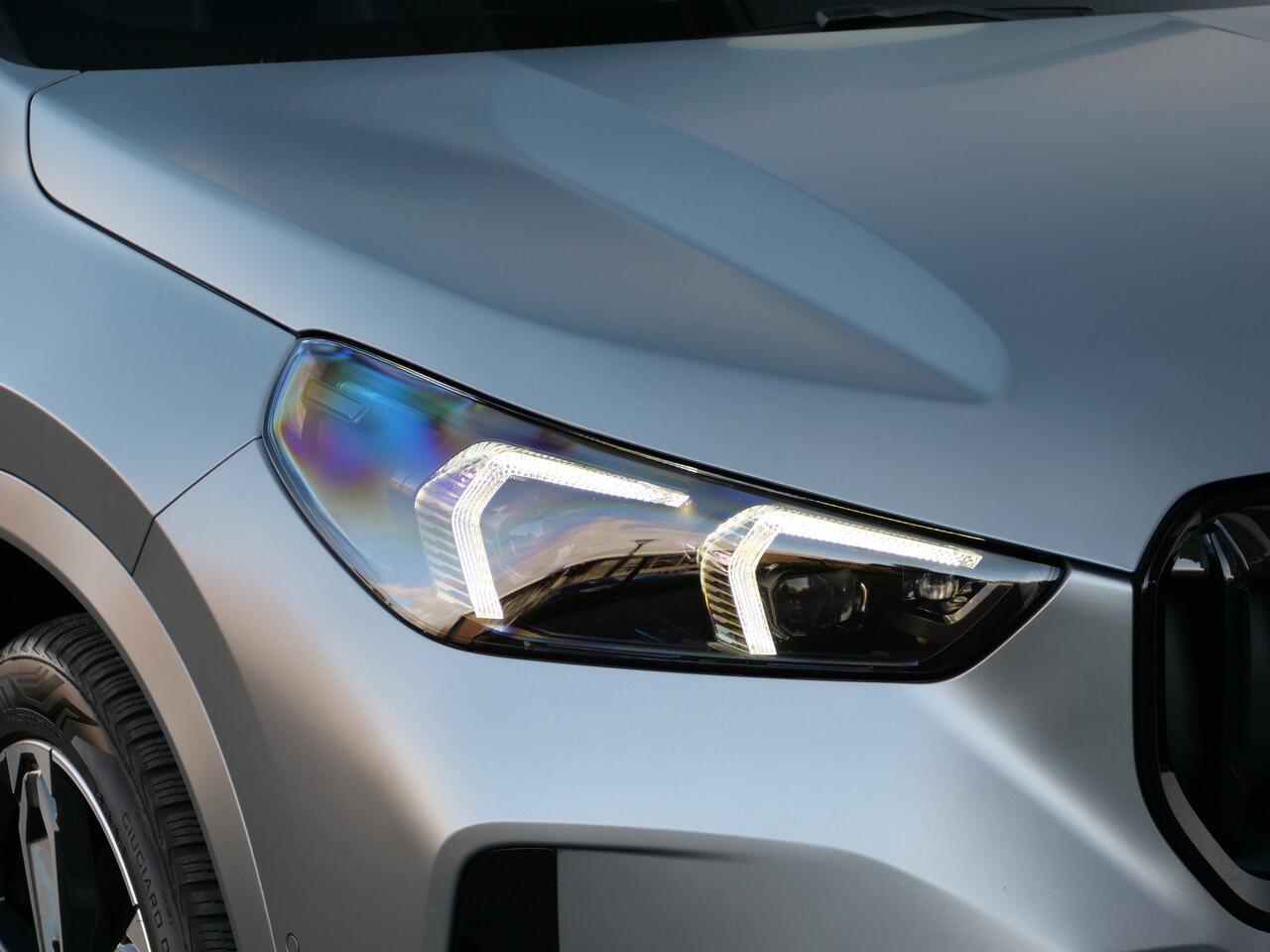 BMW X1 xDrive25e M Sport pakket Pro 245 Pk Automaat Schuifdak / Winterpakket / Harman Kardon