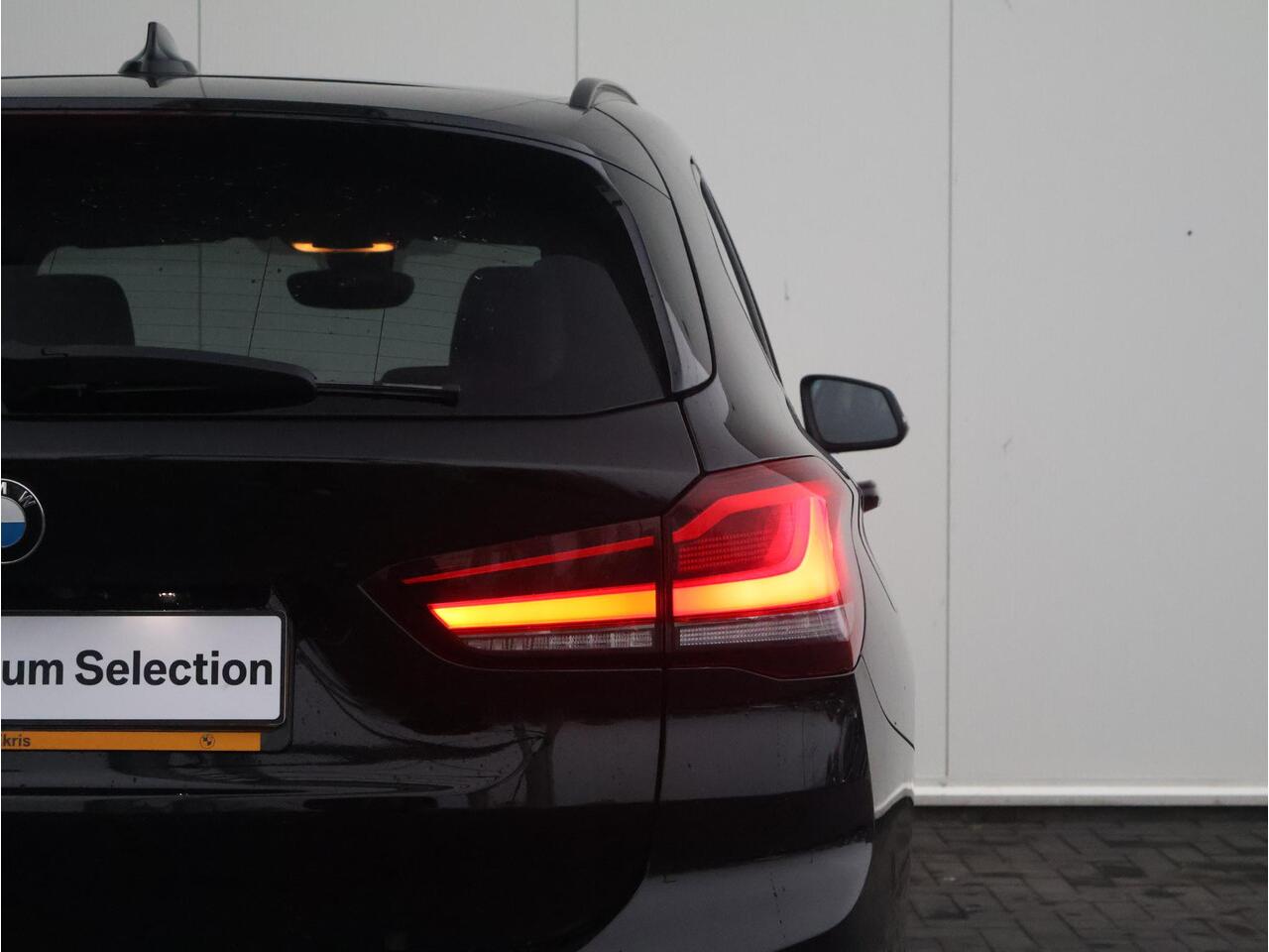 BMW X1 sDrive20i High Executive Achteruitrijcamera/ Stoelverwarming/ Sportstoelen/ Cruise Control/ Elektrische Achterklep