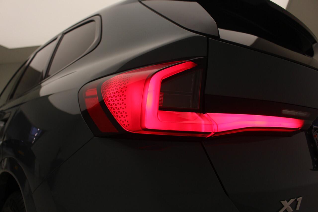 BMW X1 xDrive25e | M-Sport | Panorama | Trekhaak | Voorbereiding Driving Assistant Plus | Privacy Glass | Stoelverwarming