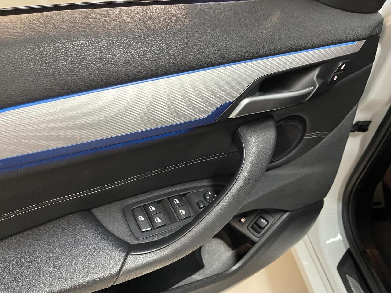 BMW X1 xDrive25e High Executive M Sport 18"/Stoelverwarming/Sportstoelen/Elektrische Klep/LED/DAB/Navigatie/PDC