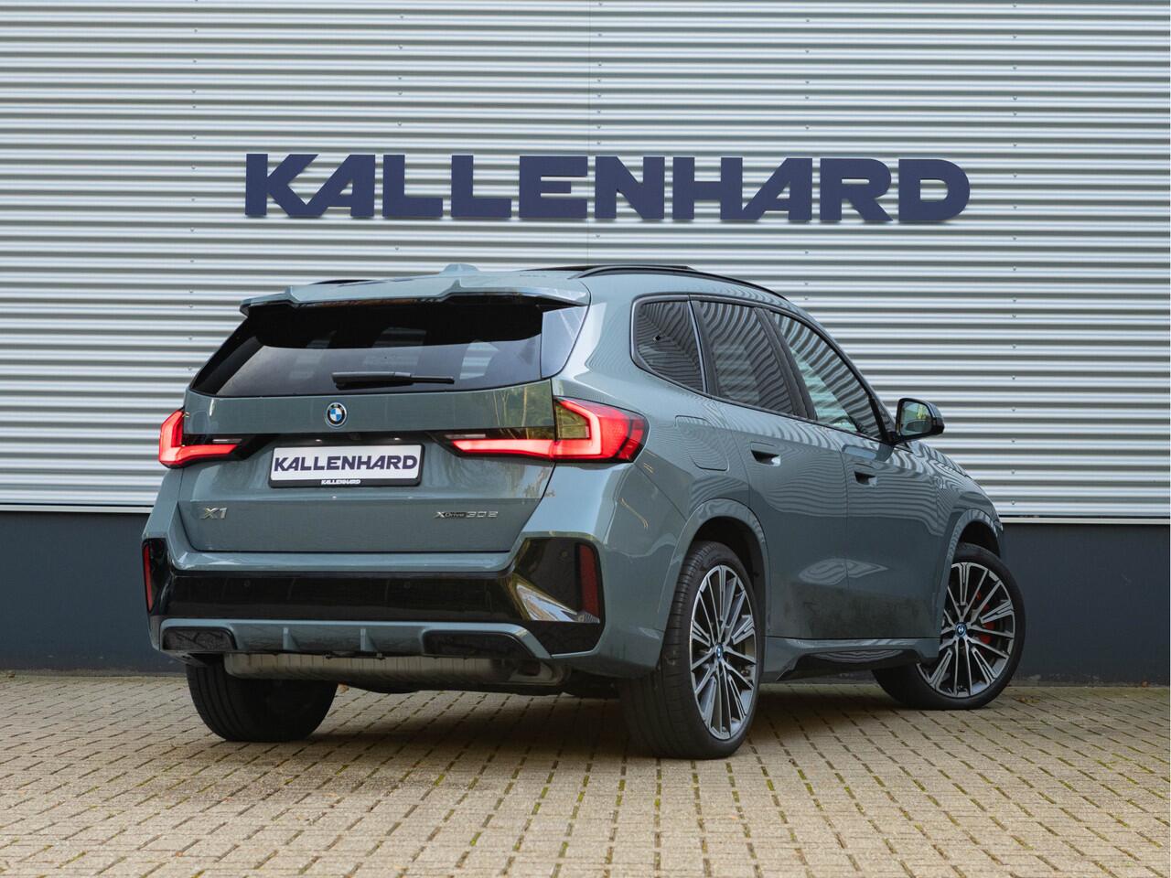 BMW X1 xDrive30e M-Sport Pro - Pano - Trekhaak - Driving Ass Prof - Harman Kardon