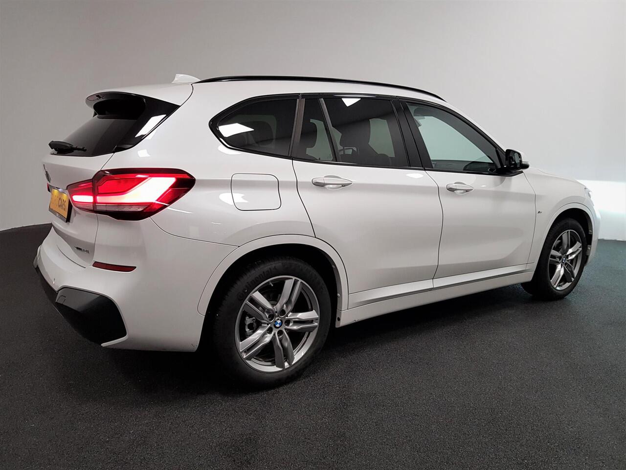 BMW X1 sDrive18i Steptronic M-Sport Executive Lederen Bekleding Navigatie Climate Control Camera Parkeer Sensoren