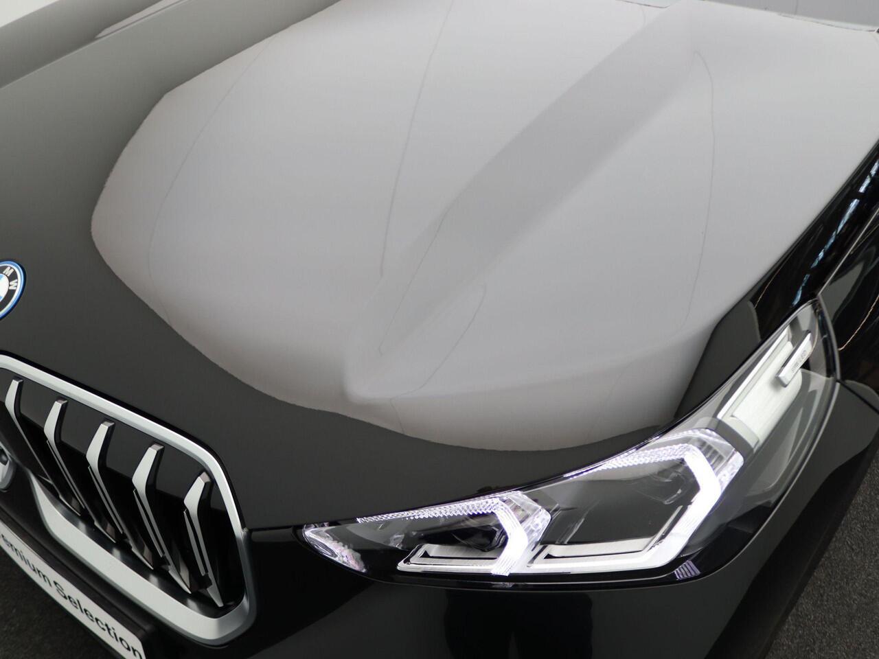 BMW X1 xDrive30e M Sportpakket | Premium Pack | Adaptief M Onderstel | Comfort Access | Trekhaak | Driving Assistant Plus | 18''