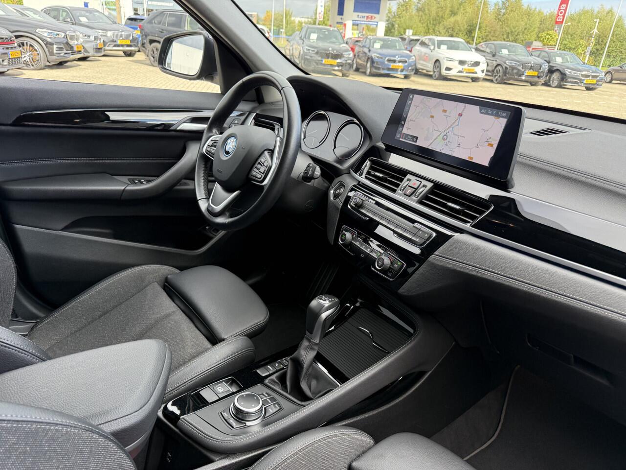 BMW X1 xDrive25e High Executive Sport Line Head-Up Display LED Elek Stoelverstelling Navi Plus PDC 18 Inch