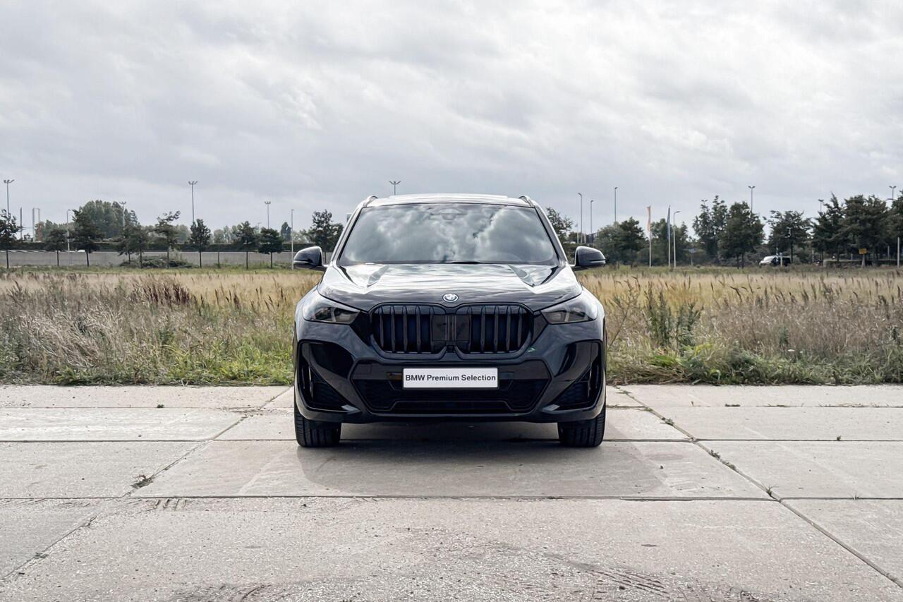 BMW X1 xDrive30e | M Sport | Glazen Panoramadak | Stoelverwarming | Trekhaak |