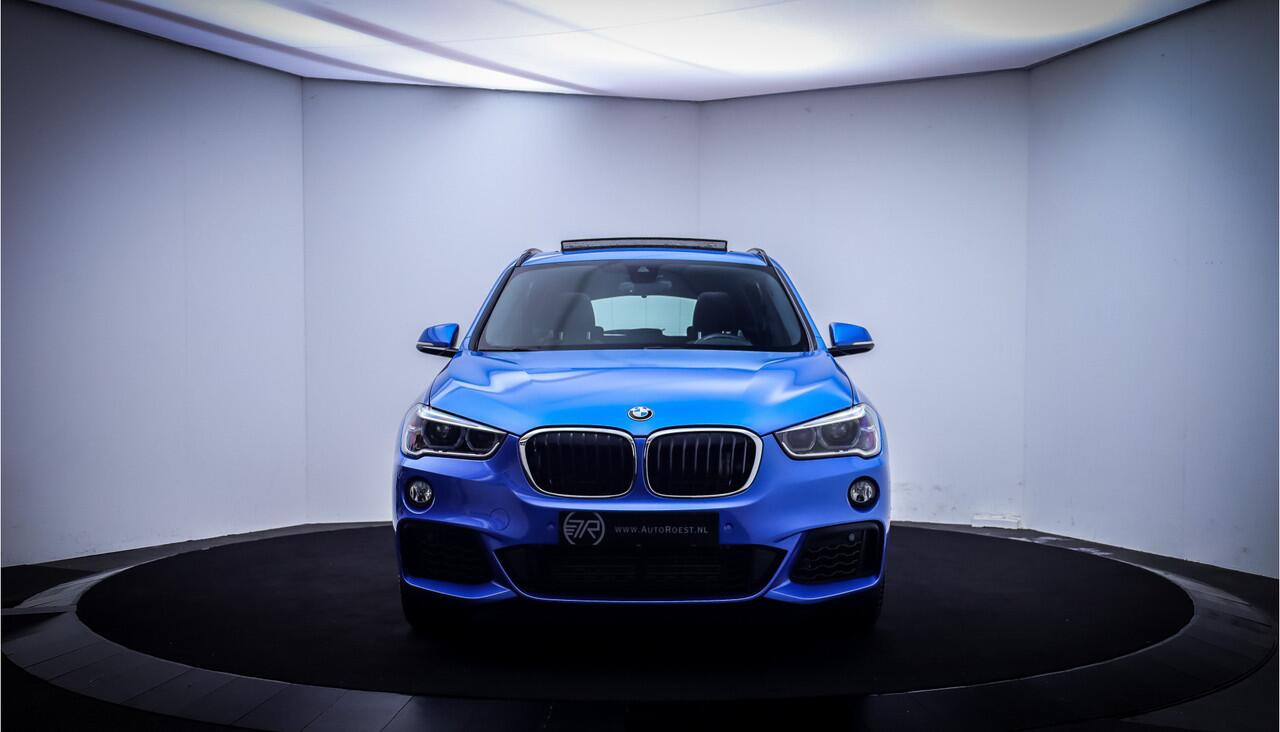 BMW X1 20iA M-SPORT Edition PANO | HEAD UP | CAMERA | ALCANTARA | STOELVERW | NAVI | DAB | ELEK KLEP | LMV 18''