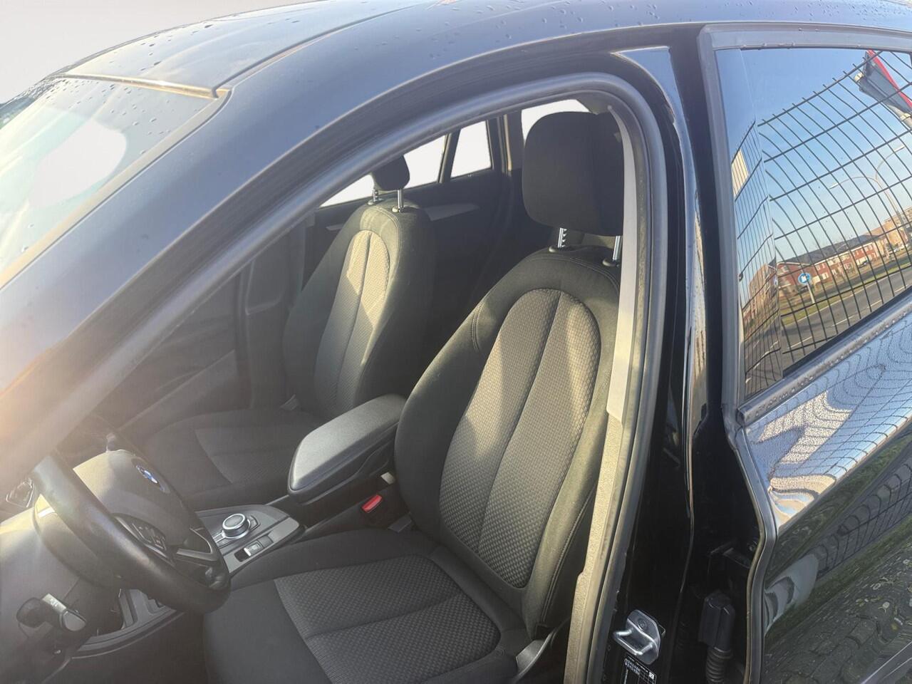 BMW X1 xDrive25e Executive | Automaat | Stoel Verwarming | Navigatie | Apple Carplay/Android Auto | Parkeersensoren | Cruise Control | DAB | Climate Control