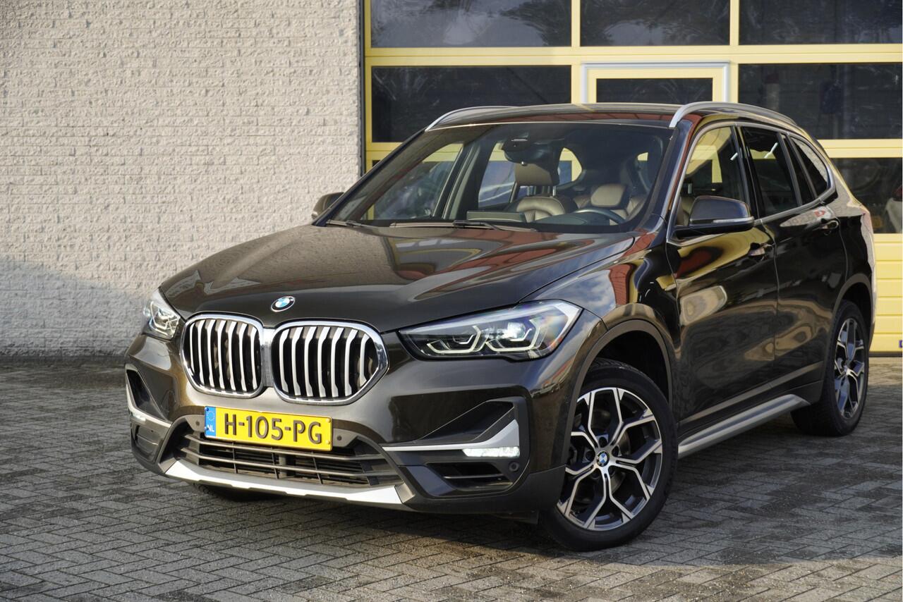 BMW X1 sDrive20i 192PK! Automaat VDL Nedcar Edition Executive BJ2020 Lmv 18" | Led | Pdc | Navi | Sideskirts | Head-Up display | Elek. achterklep | Climate control | Cruise control | Lederen bekleding | Verwarmde voorstoelen | Zwarte hemel | Getint glas