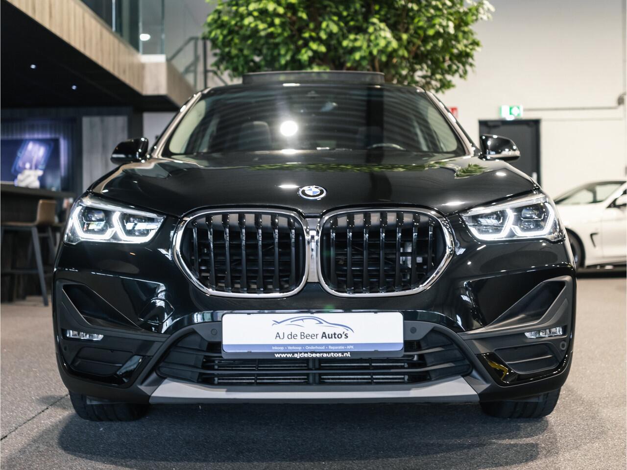 BMW X1 xDrive25e High Executive Sportline | Panorama | Camera | HUD | 4x4 | Stoelverwarming