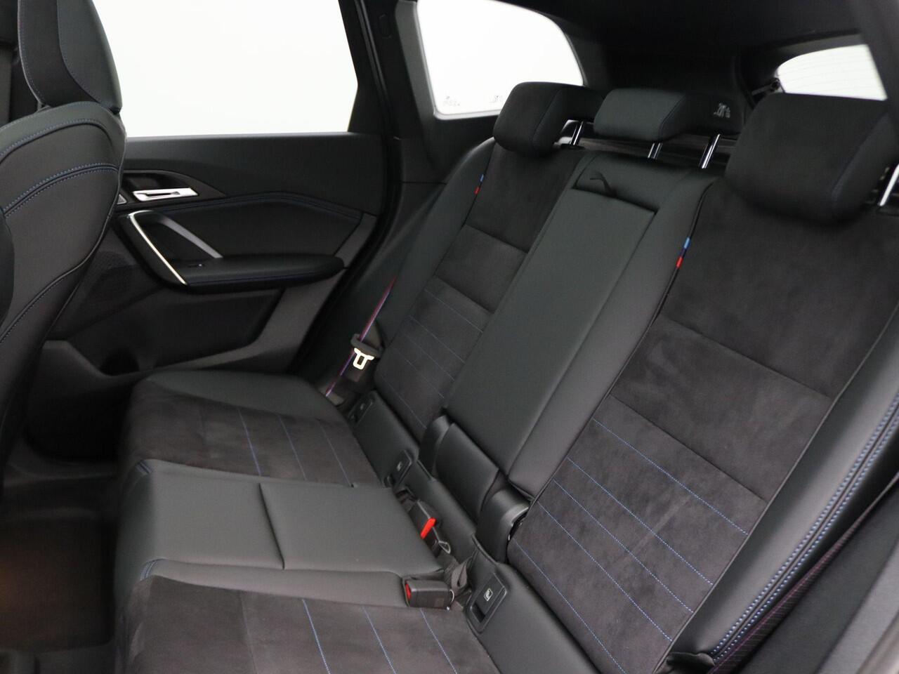 BMW X1 xDrive25e M Sportpakket Pro | Premium Pack | Stuurwielrand Verwarmd | Comfort Access | Trekhaak | Panoramadak | Driving Assistant | Parking Assistant | Harman Kardon | 19''