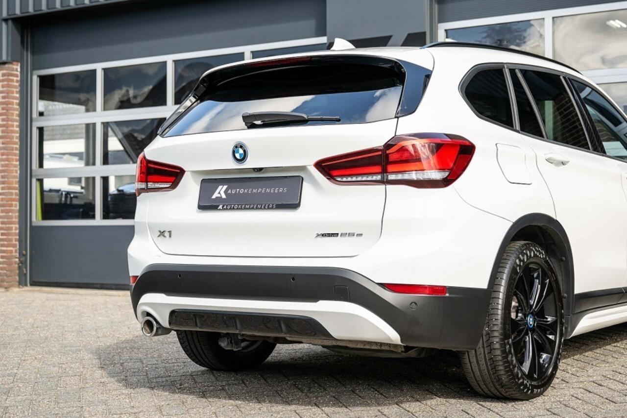 BMW X1 25e xDrive | Sportline | Head-up | Hifi | Trekhaak | Camera | M-Sport stuurwiel | | 18' inch |