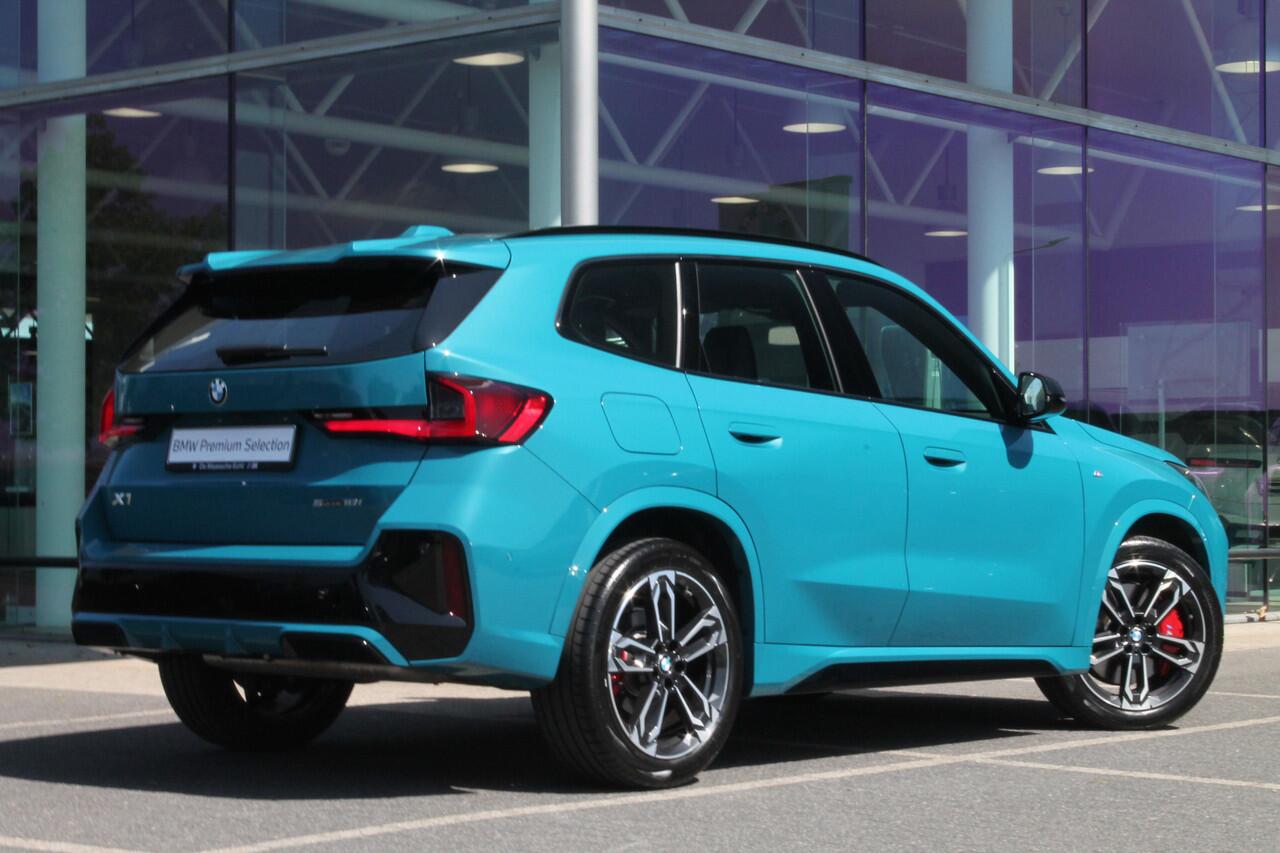 BMW X1 sDrive18i M Sport Automaat / Trekhaak / Sportstoelen / Adaptieve LED / M Adaptief onderstel / Comfort Access / Memory Seats / Stuurverwarming