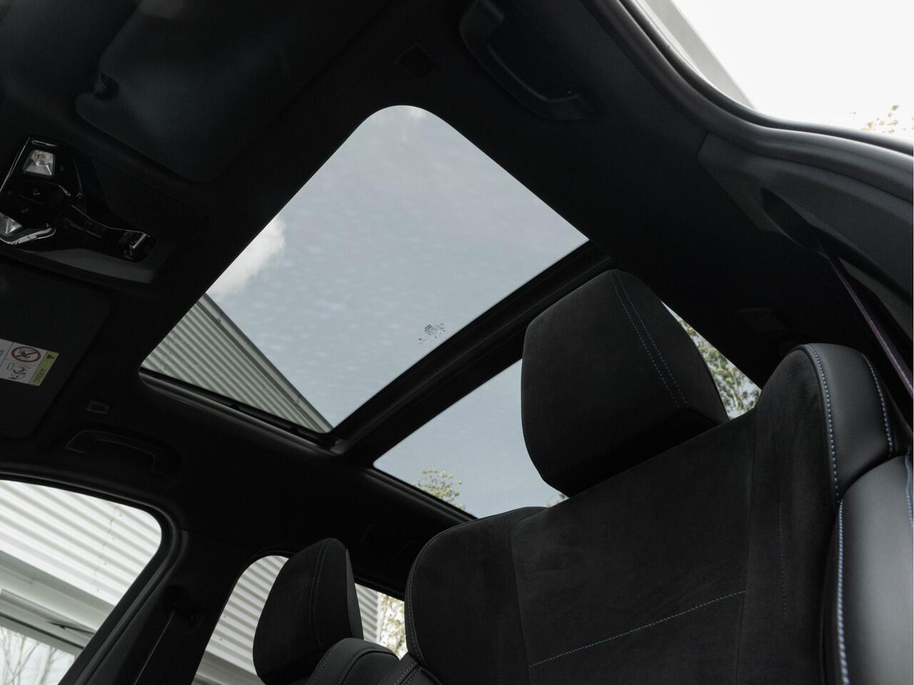 BMW X1 sDrive18i M-Sport Pro - Pano - Trekhaak - Driving Ass Plus - Harman Kardon