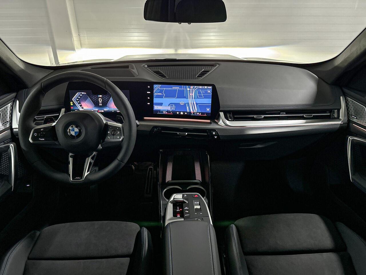 BMW X1 sDrive20i | M-Sport Pro | Travel Pack | Innovation Pack | Comfort Pack | Driving Assistant Plus | Harman/Kardon | Panoramadak | Comfort Access | Trekhaak | Selections