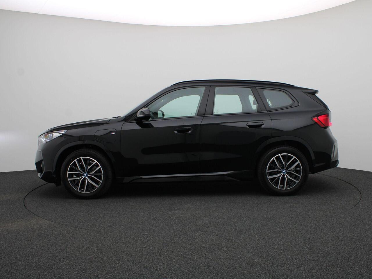 BMW X1 xDrive30e M Sportpakket | Premium Pack | Adaptief M Onderstel | Comfort Access | Trekhaak | Driving Assistant Plus | 18''