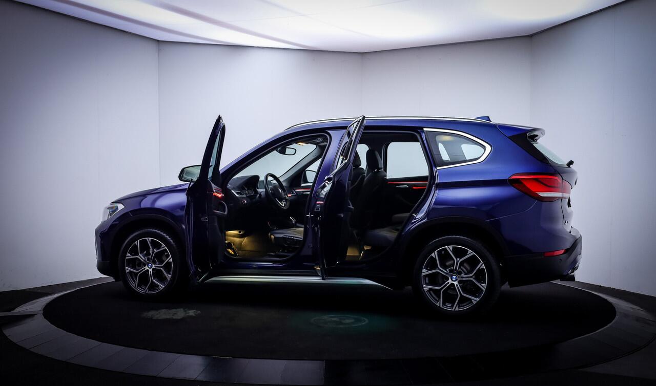 BMW X1 18iA X-LINE Executive Edition PANO | MEMORY | CAMERA | 1/2LEDER