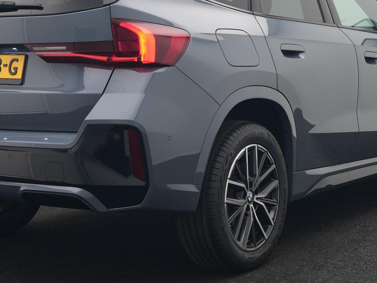 BMW X1 sDrive18i M-Sport Automaat 136pk Dealer O.H 27.000 KM !! | Leder Alcantara Sportstoelen | Navigatie | Cruise Control | Camera | Park Assist | Navigatie | DAB |