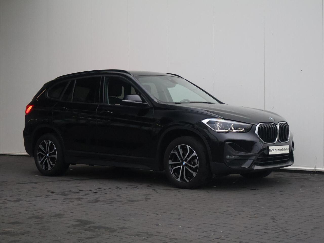 BMW X1 sDrive20i High Executive Achteruitrijcamera/ Stoelverwarming/ Sportstoelen/ Cruise Control/ Elektrische Achterklep