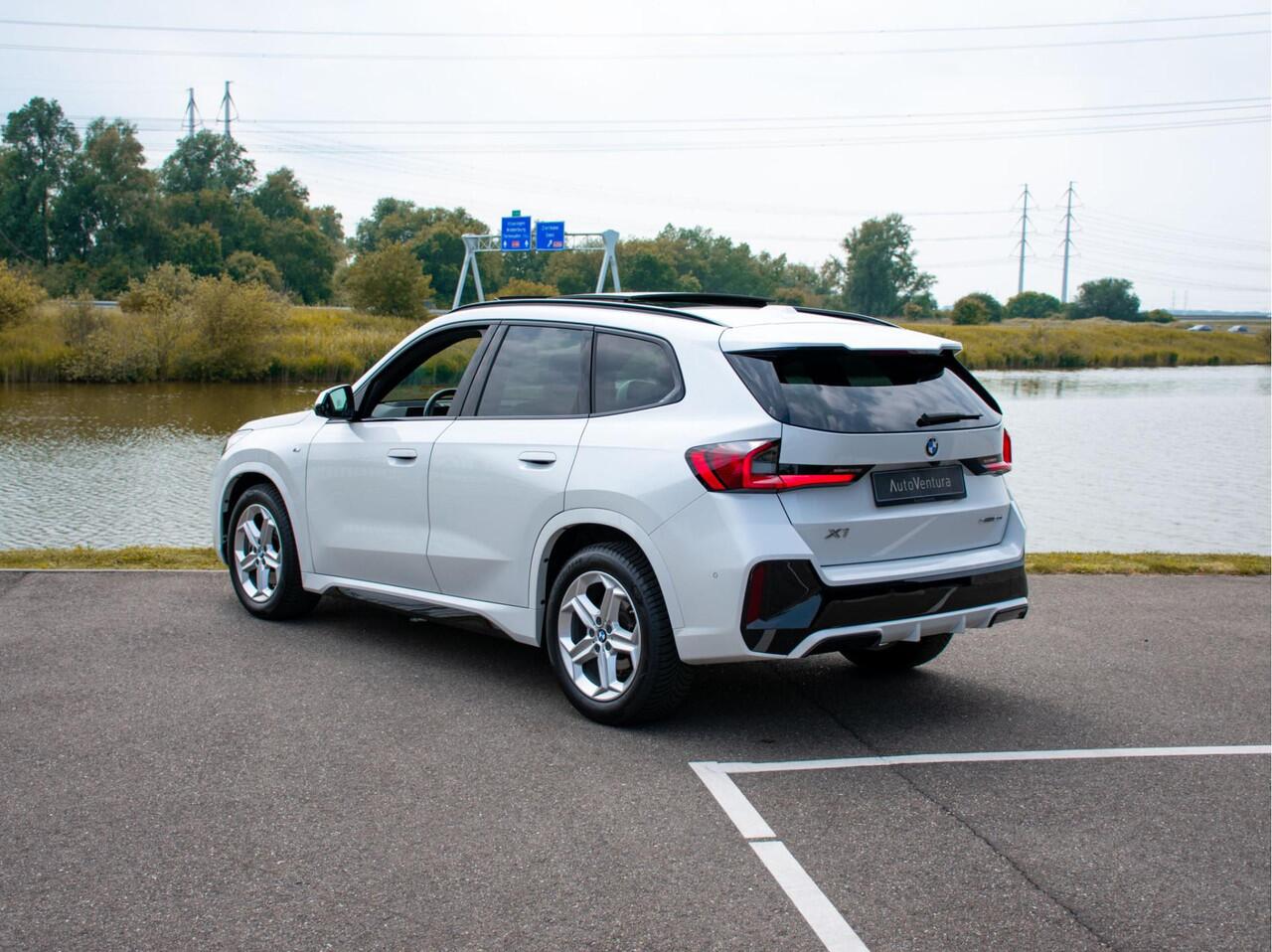 BMW X1 sDrive20i Steptronic M-Sport | Trekhaak Elektrisch | Elektrische stoelen | Adap. LED | Harman Kardon | Schuif-kantel Pano | 360° Camera |