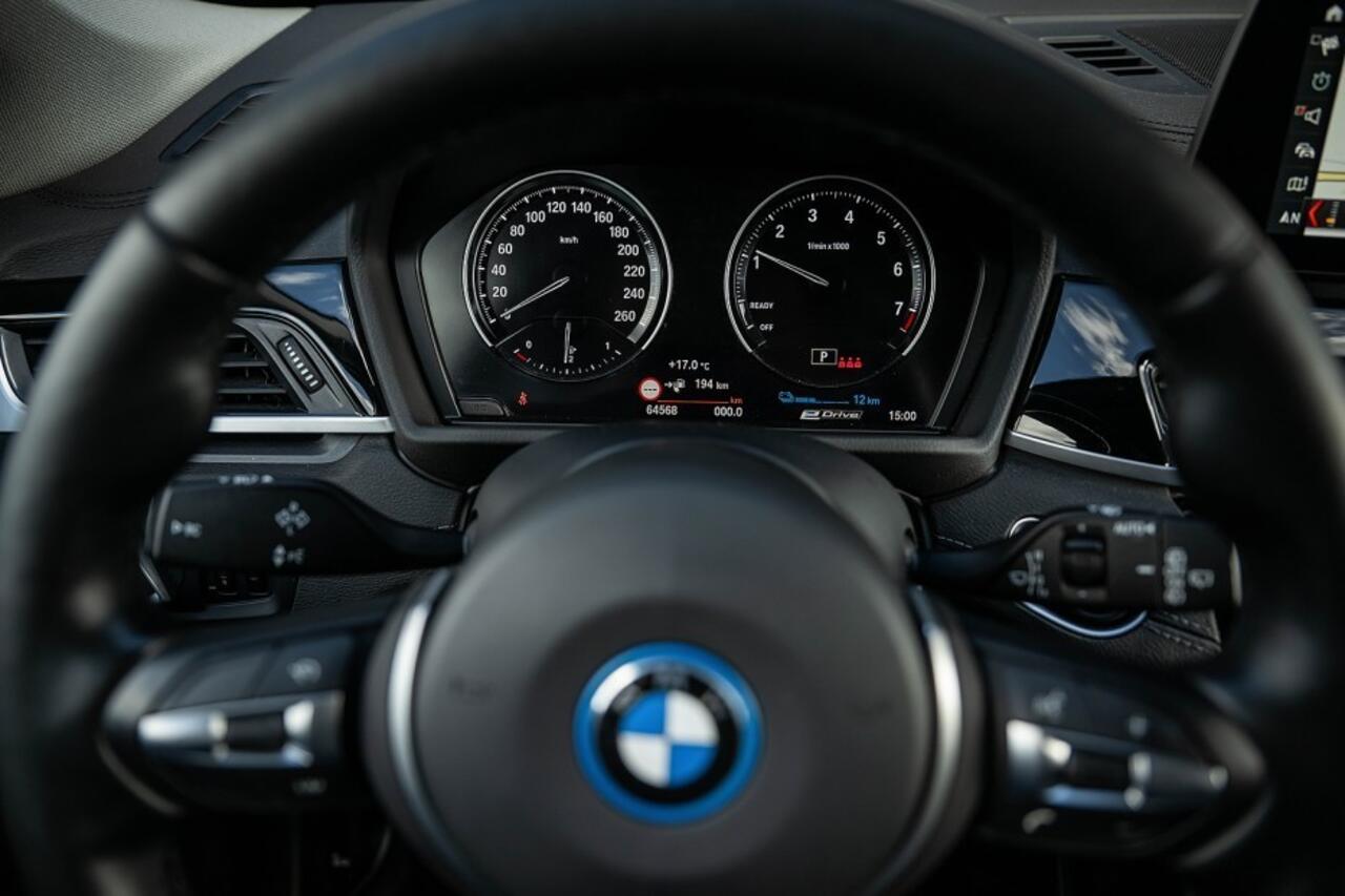 BMW X1 25e xDrive | Sportline | Head-up | Hifi | Trekhaak | Camera | M-Sport stuurwiel | | 18' inch |