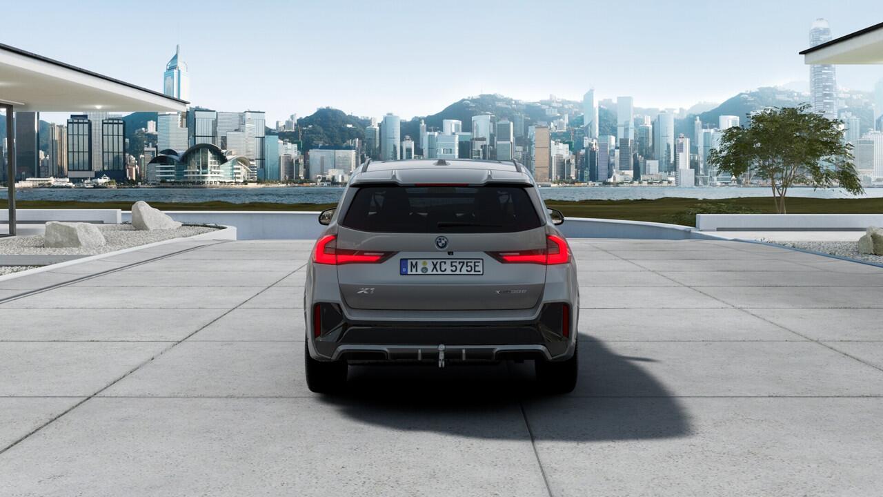 BMW X1 xDrive30e High Executive M Sport Automaat / Trekhaak / Sportstoelen / Adaptieve LED / M Adaptief onderstel / Parking Assistant Plus / Head-Up / Comfort Access